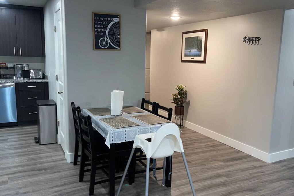 Exotic Basement Apartment, Fully Furnished Provo Exterior photo